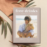 無料おもしろいドリンク結婚の写真日付を保存 案内ポストカード<br><div class="desc">この日付はがきを除けば、家族や友達と一緒に彼らの家で待つ祝ことができないおもしろい結婚カップルのためのものだ。写真モダンタイポグラフィ「飲み物を飲み結婚放題」デザインは私たちの中で最も人気がある良い！お客結婚様が気に入る。写真カスタマイズと結婚詳細を前面と背面に。</div>