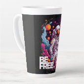 無料の宇宙飛行士デザイン カフェラテマグ (左アングル)