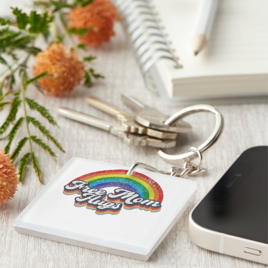 無料の母ハグレインボーハートLGBTフラグLGBTプライドM キーホルダー (正面右)