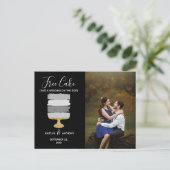 無料ケーキおもしろい写真モダン結婚式の日付保存 案内ポストカード (スタンド正面)