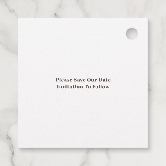 無料ケーキ結婚のサイド文字ブラウン日付を保存 フェイバータグ (裏面)