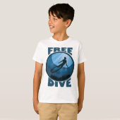 無料ダイビング – 海はFreediverを呼んでいる Tシャツ (正面フル)