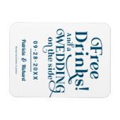 無料ドリンクおもしろいウェディングカジュアル日付を保存 マグネット (横)