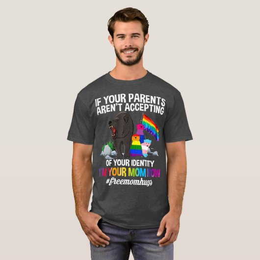 無料ママHugsマ誇りを持ったマベアLGBTゲイプライド Tシャツ (正面フル)