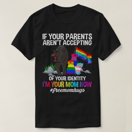 無料ママHugsマ誇りを持ったマベアLGBTゲイプライドLGBTQ Tシャツ (デザイン正面)