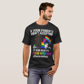 無料ママHugsマ誇りを持ったマベアLGBTゲイプライドLGBTQ Tシャツ (正面フル)
