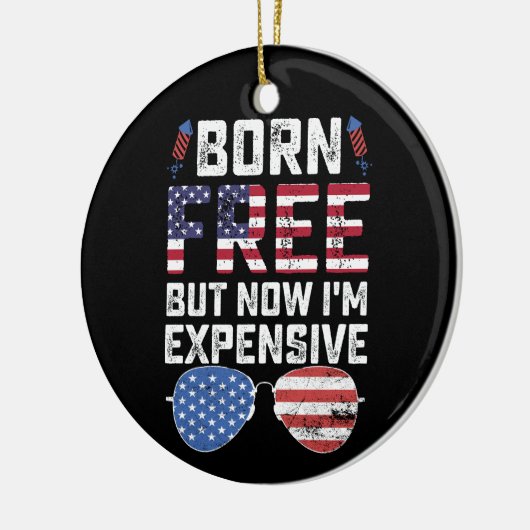 無料生まれだが、今は7月のおもしろい4日だ セラミックオーナメント (左)