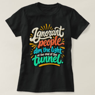 無知な人々がトンネルの出口を照らす 皮肉Tシャツ Tシャツ
