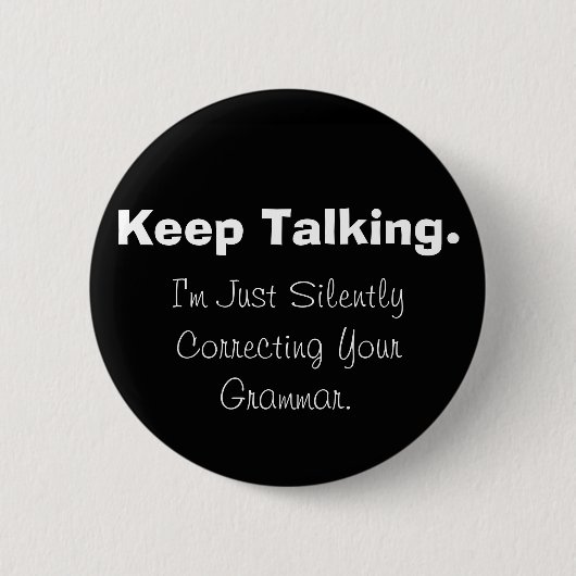 無言であなたの文法ボタンを訂正すること 缶バッジ (正面)