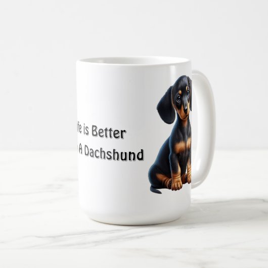 無邪気な表情で座って見上げるダックスフンドの子犬 コーヒーマグカップ (正面右)