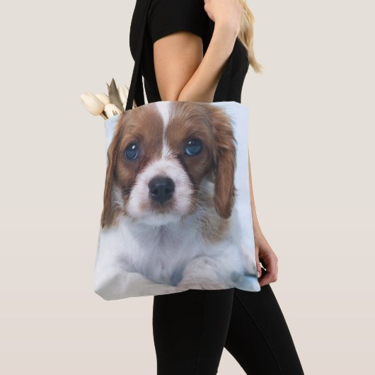 無頓着なチャールズ王スパニエル犬の子犬 トートバッグ (クローズアップ)