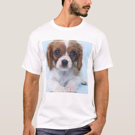 無頓着なチャールズ王スパニエル犬の子犬 Tシャツ (正面)