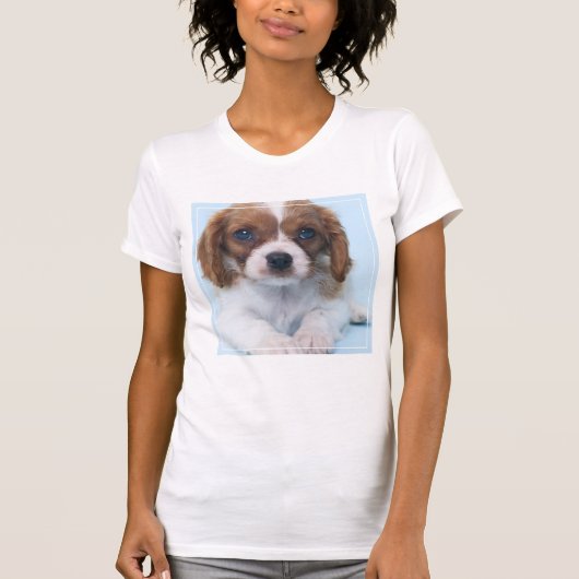 無頓着なチャールズ王スパニエル犬の子犬 Tシャツ (正面)