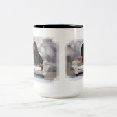 無頓着なチャールズ王スパニエル犬-マグ ツートーンマグカップ (中央)