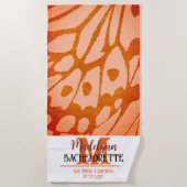 焦げたオレンジバタフライモノグラムバチェロレッテ ビーチタオル (正面)