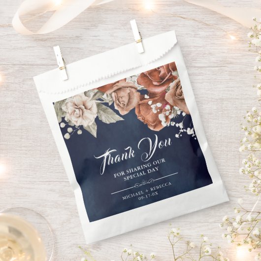 焦げたオレンジバラテラコッタフローラネイビー結婚ズ フェイバーバッグ (クリップ留めされた状態)