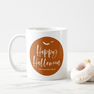 焦げたオレンジ色のハッピーハローウィンブラシレタリング コーヒーマグカップ