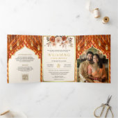 焦げたオレンジ色のフローラカーテンインディアンヒンドー結婚ズ 三つ折り招待状 (内部)