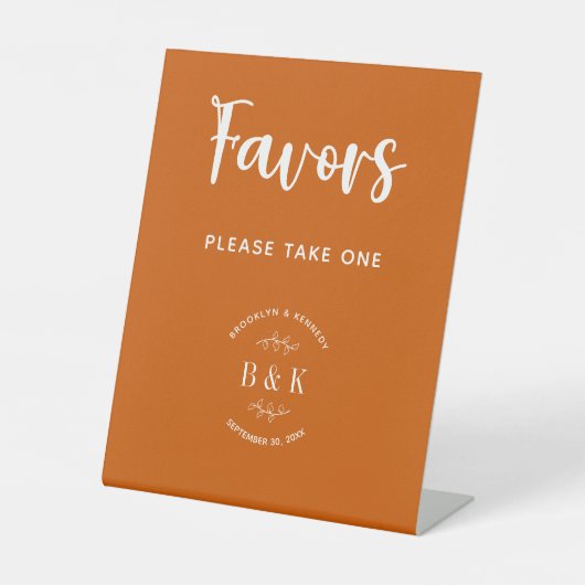焦げたオレンジ色の植物結婚式の引き出物が1つ 台座サイン (正面)
