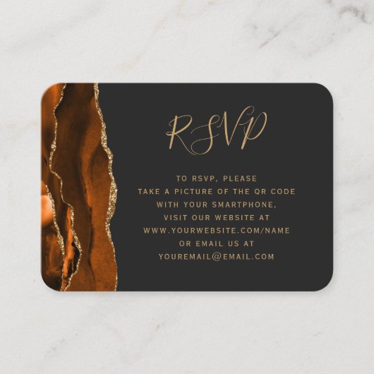 焦橙色 ゴールド アゲート ダーク ウェディング QR コード RSVP エンクロージャーカード (正面)
