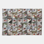 "焦点の羽：白い鶏のポートレート" キッチンタオル (横)