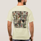 "焦点の羽:白い鶏のポートレート" Tシャツ (裏面)