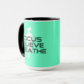 焦点は呼吸します信じます マグカップ (正面左)