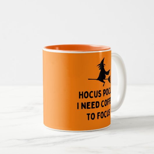 焦点を合わせるためにコーヒーが必要なHocus Pocus ツートーンマグカップ (正面右)