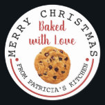 焼いたLove Christmas Chocolate Chip Cookie ラウンドシール<br><div class="desc">チョコ焼いたレットチップクリスマスクッキーの抱き枕。休日の挨拶のステッカーには、お祭りを追加するメリークリスマスタイポグラフィが付いている。</div>