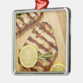 焼かれた鳩胸 メタルオーナメント (左)