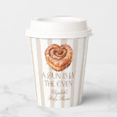 焼き上がり！シナモンロールをテーマにしたベビーシャワー 紙コップ (裏面)