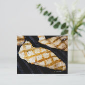 焼き鳥の胸肉のクローズアップ ポストカード (スタンド正面)