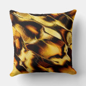 焼けた黄金の荒涼とした砂丘 クッション (裏面)