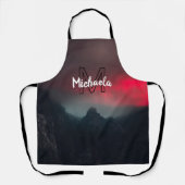 焼ける雲、霧、山の空のモノグラム エプロン (正面)