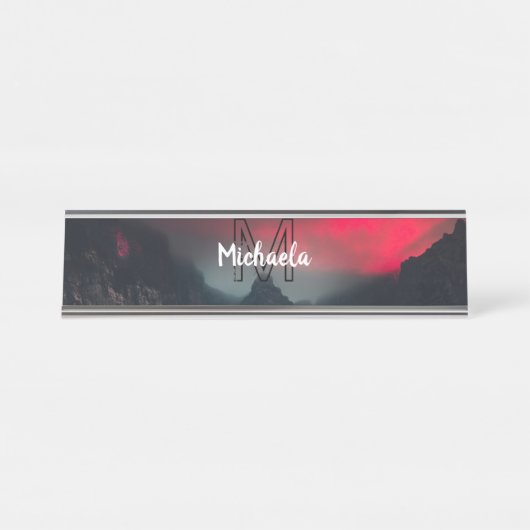 焼ける雲、霧、山の空のモノグラム デスクネームプレート (正面)