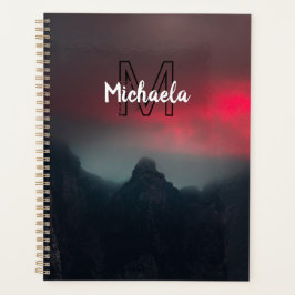 焼ける雲、霧、山の空のモノグラム プランナー手帳