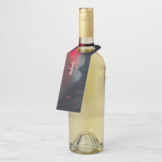 焼ける雲、霧、山の空のモノグラム ボトルネックタグ (アングル)