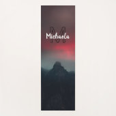 焼ける雲、霧、山の空のモノグラム ヨガマット (正面)