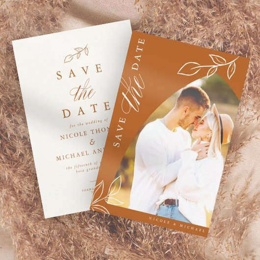 焼けオレンジのアーチBohoリーフミニマルの写真 セーブザデート