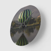 焼間川の熱気球 ラウンド壁時計 (傾斜)