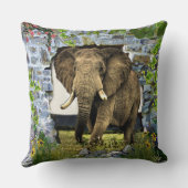 煉瓦の壁を踏み抜ける象 クッション (裏面)