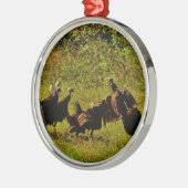 煙たい山々で野生の七面鳥と戦う メタルオーナメント (左)