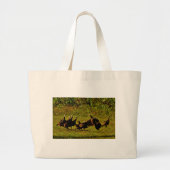 煙たい山々で野生の七面鳥と戦う ラージトートバッグ (正面)