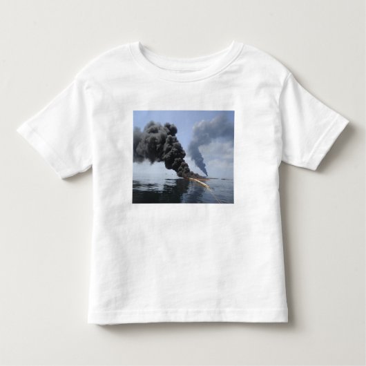 煙と火の暗雲が現れる3 トドラーTシャツ (正面)