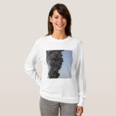 煙と火の雲が出る Tシャツ (正面フル)