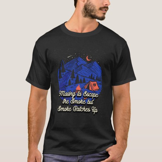 煙を逃れるために移動キャンピングキャンピングユーモアS Tシャツ (正面)