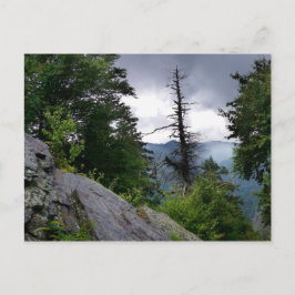 煙突の上に煙素晴らしが立つ山々 ポストカード