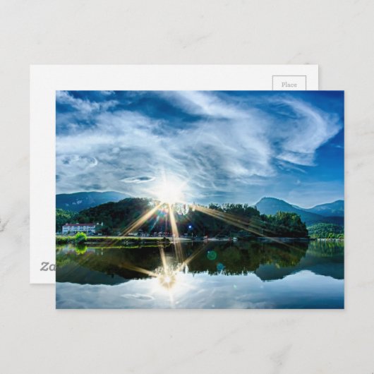 煙突の岩の近くの湖のルアーの風景 ポストカード (正面/裏面)