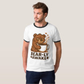 熊が起き上がる コーヒー好きデザイン Tシャツ (正面フル)