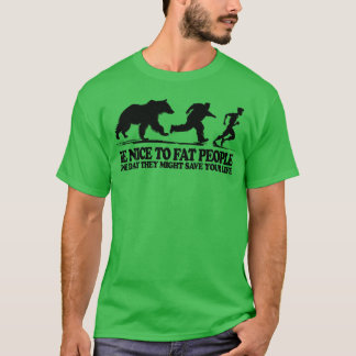 熊に追われる進化系女子 Tシャツ